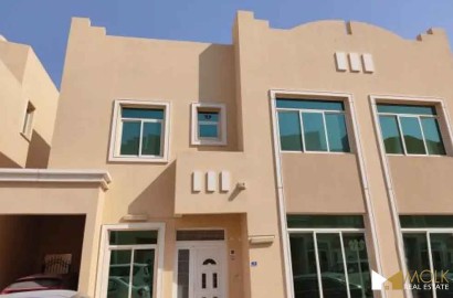 Villa familiale non meublée de 6 chambres à Al Kheesa