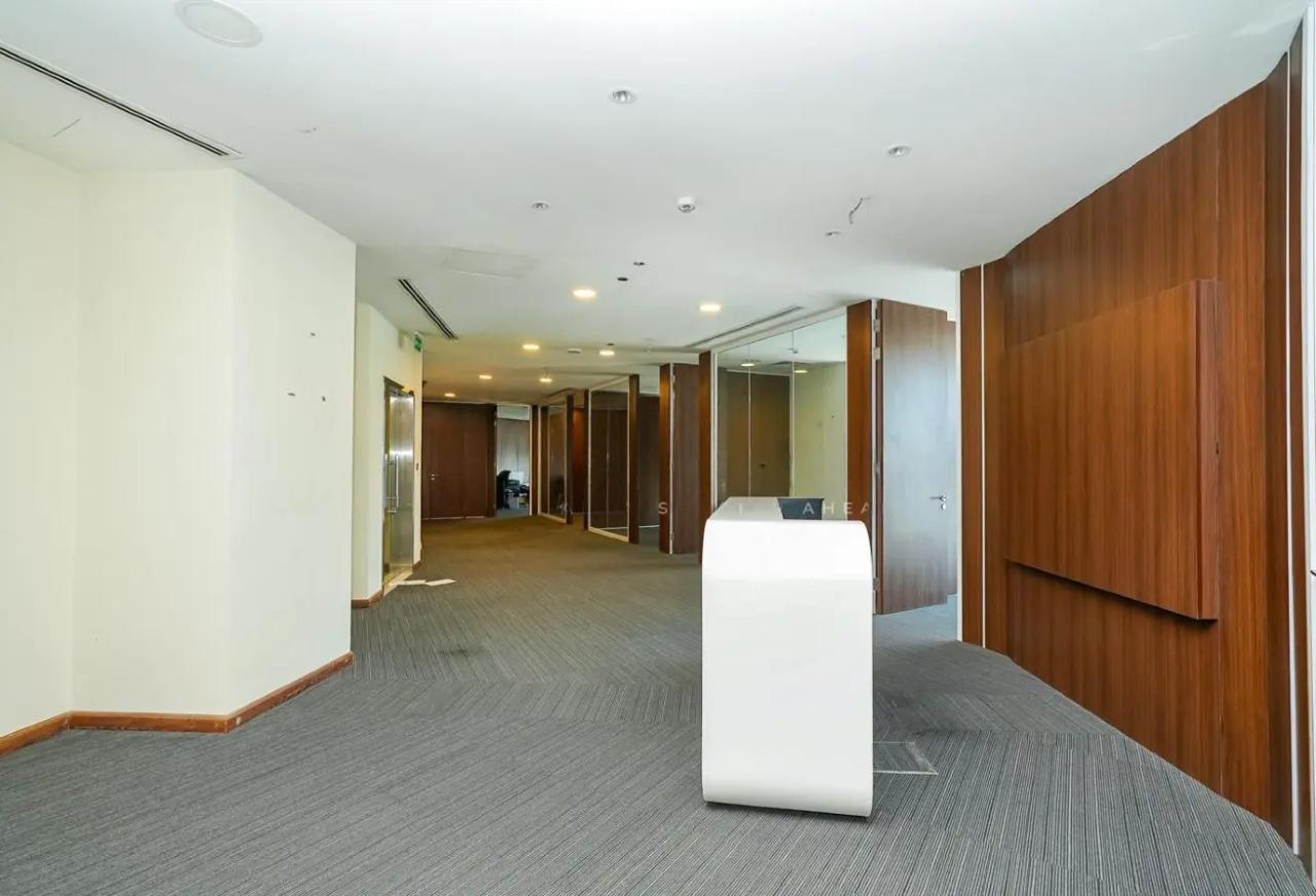 Luxurious and Spacious Office for Rent in Al Shatt Street