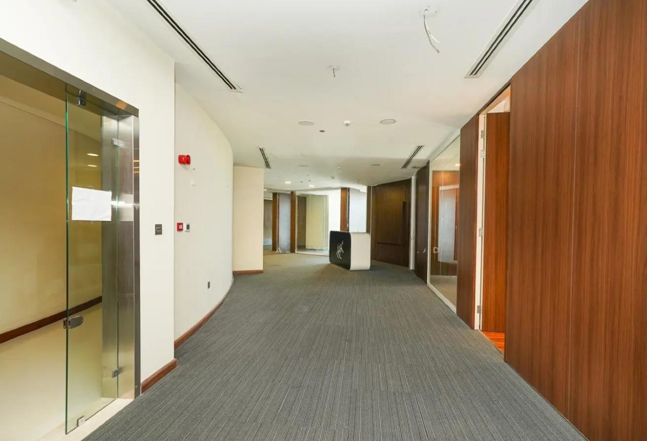 Luxurious and Spacious Office for Rent in Al Shatt Street