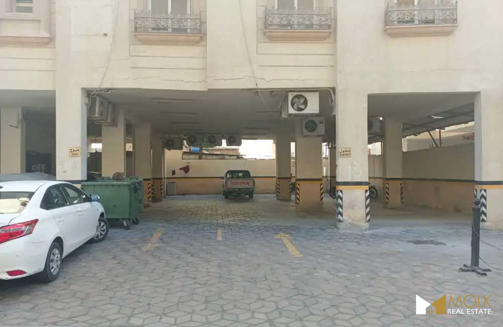 Appartement à vendre dans un immeuble entier à Al Manoura